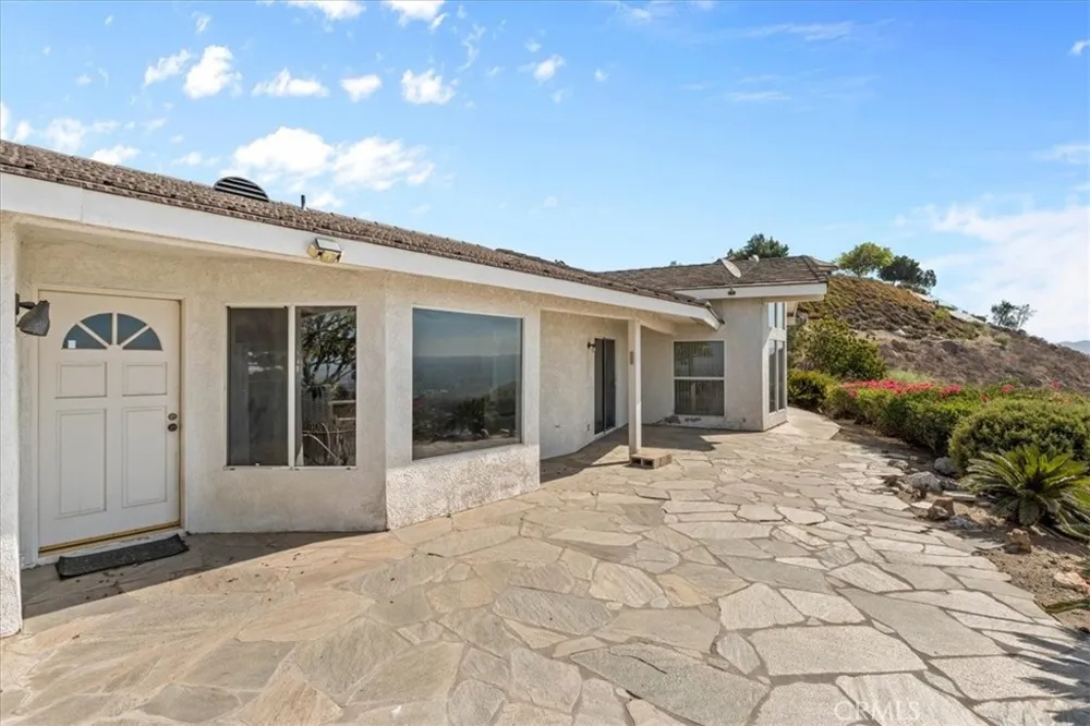 7350 Live Oak Riverside, CA 92509