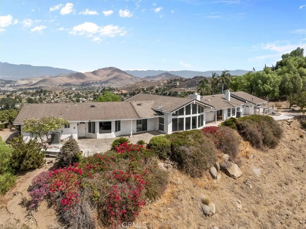 7350 Live Oak Riverside, CA 92509