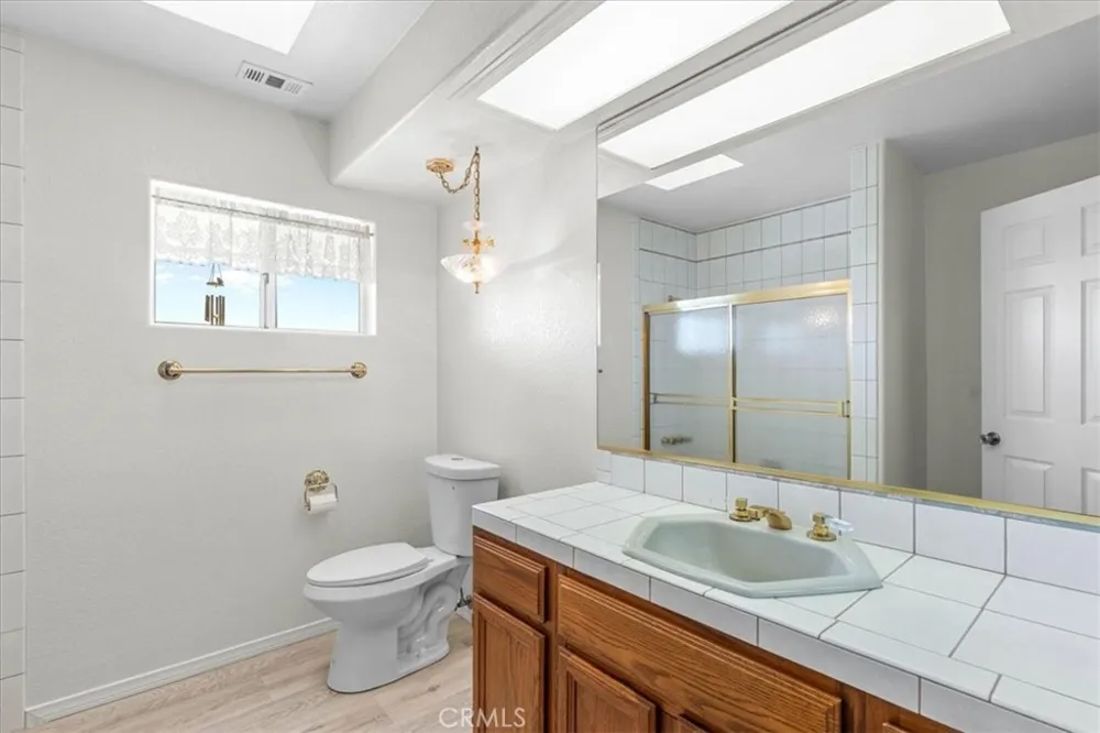 7350 Live Oak Riverside, CA 92509