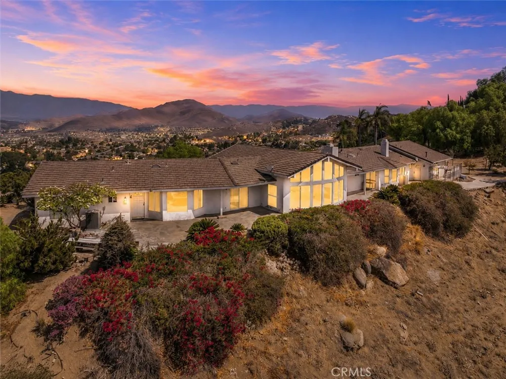 7350 Live Oak Riverside, CA 92509