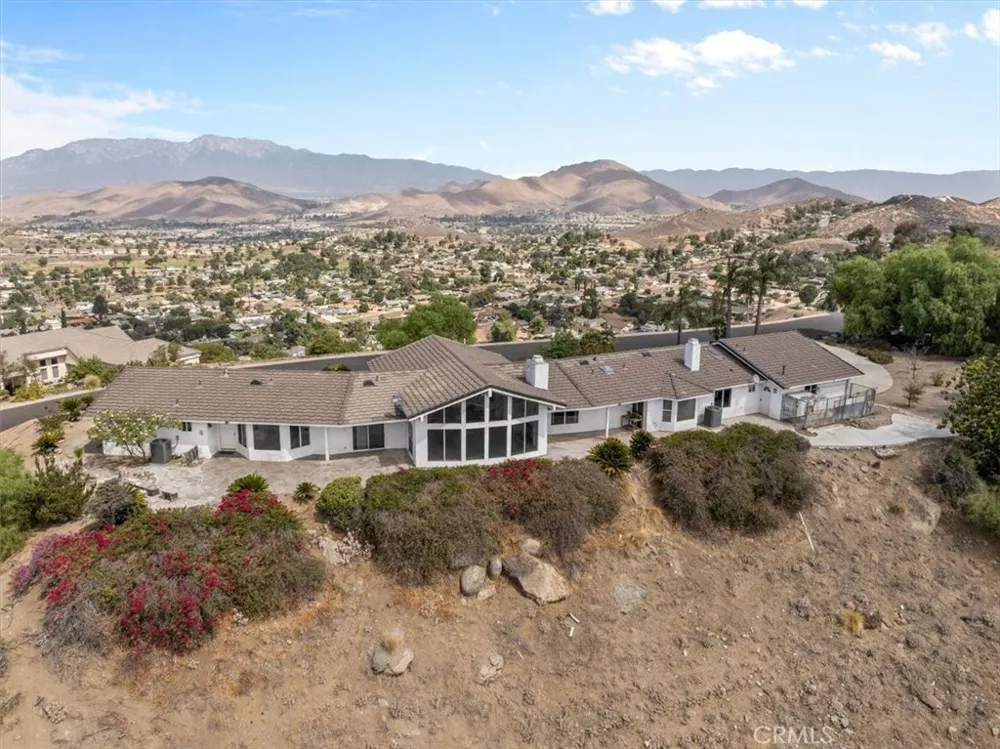 7350 Live Oak Riverside, CA 92509