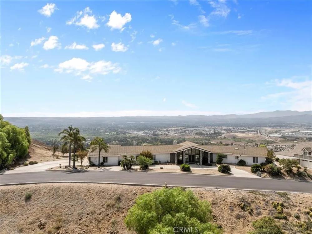 7350 Live Oak Riverside, CA 92509