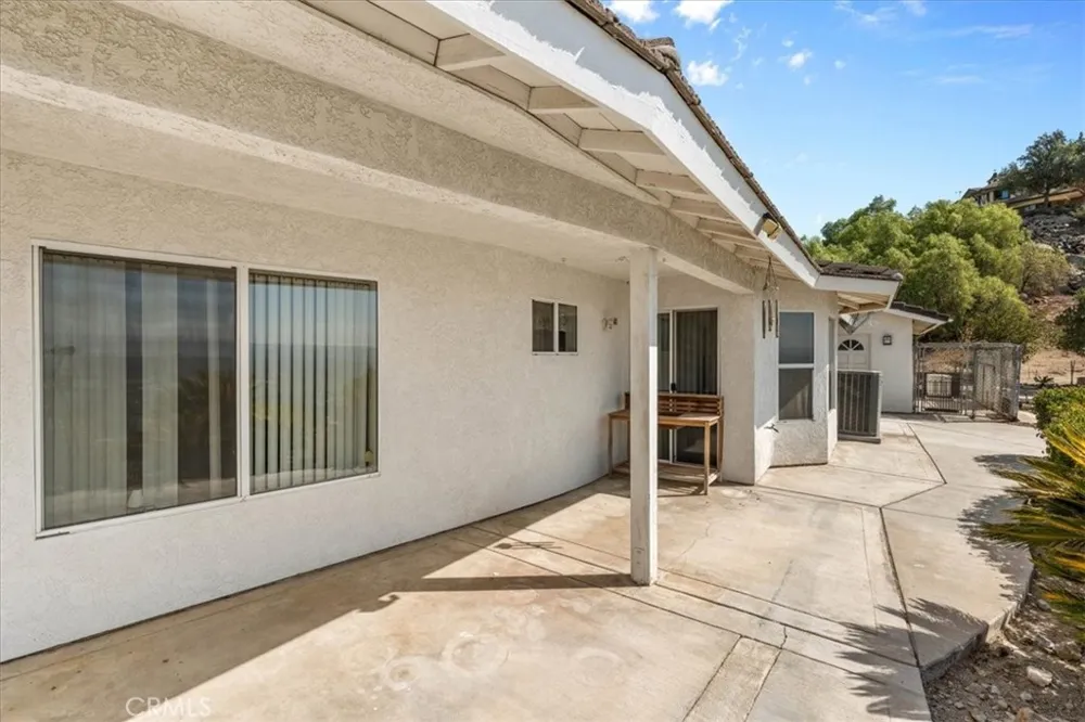 7350 Live Oak Riverside, CA 92509