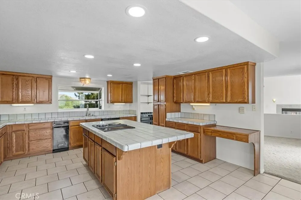 7350 Live Oak Riverside, CA 92509