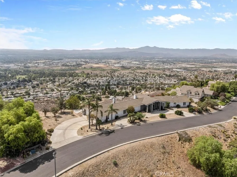 7350 Live Oak Riverside, CA 92509