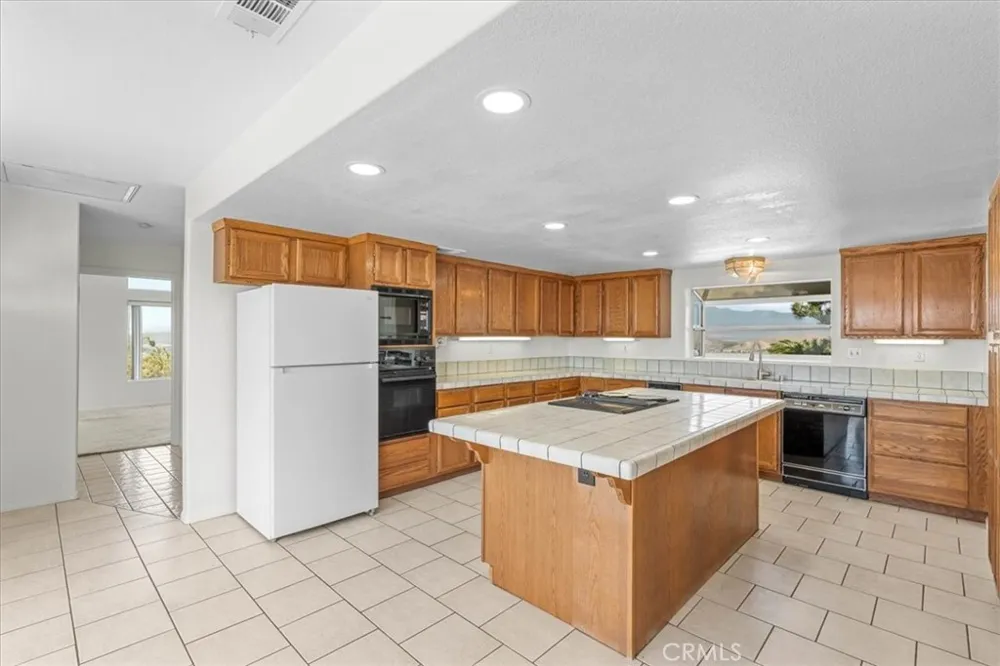 7350 Live Oak Riverside, CA 92509