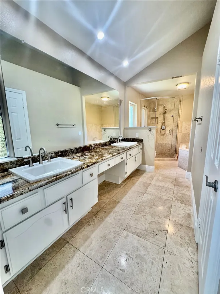 27084 Pinario Mission Viejo, CA 92692