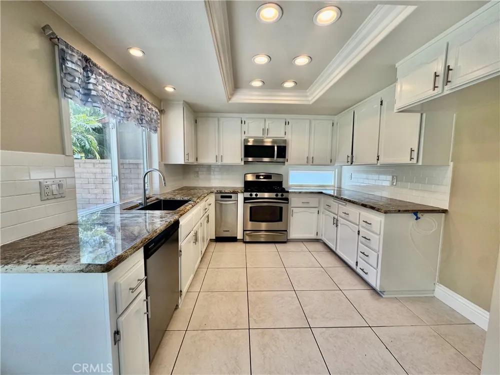 27084 Pinario Mission Viejo, CA 92692