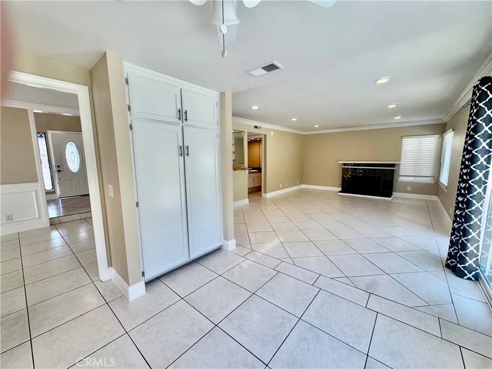27084 Pinario Mission Viejo, CA 92692