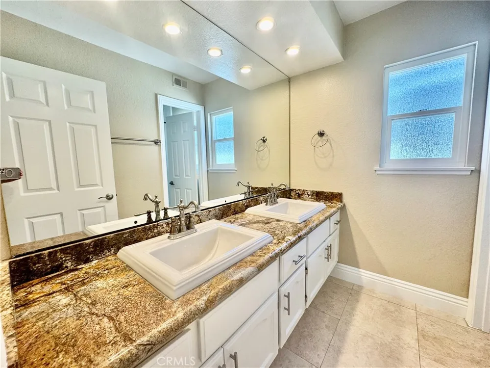27084 Pinario Mission Viejo, CA 92692