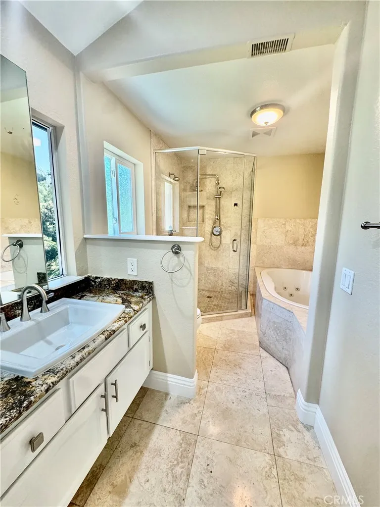 27084 Pinario Mission Viejo, CA 92692