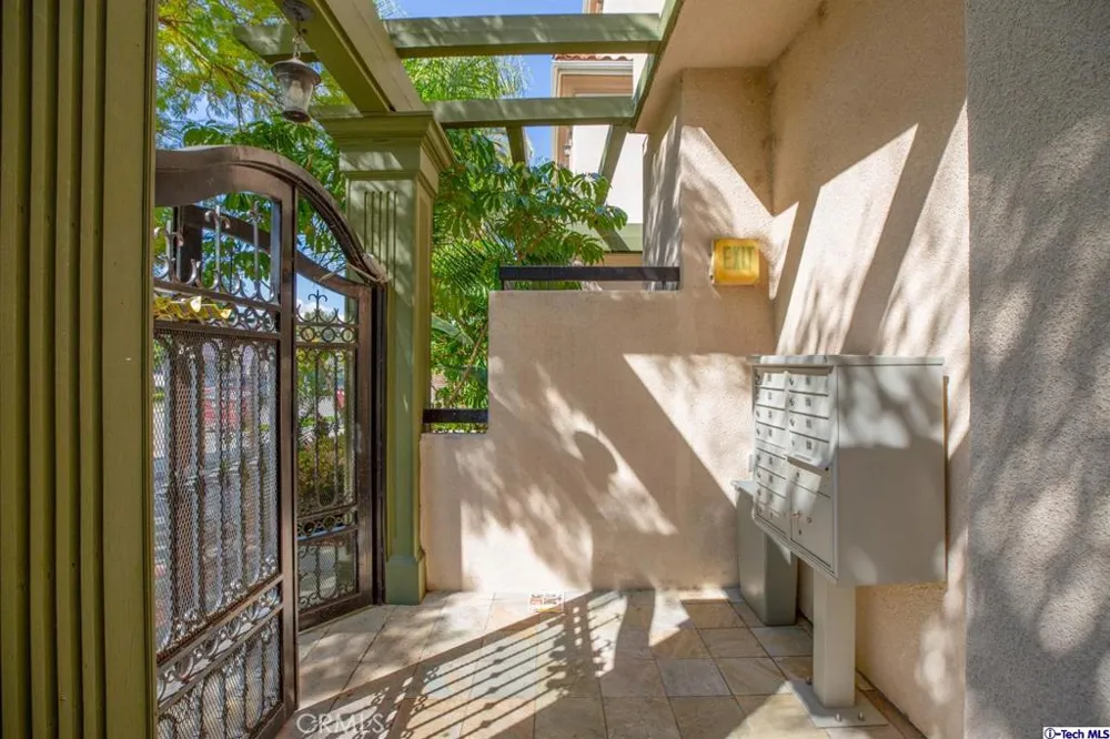 333 Milford Street #105 Glendale, CA 91203