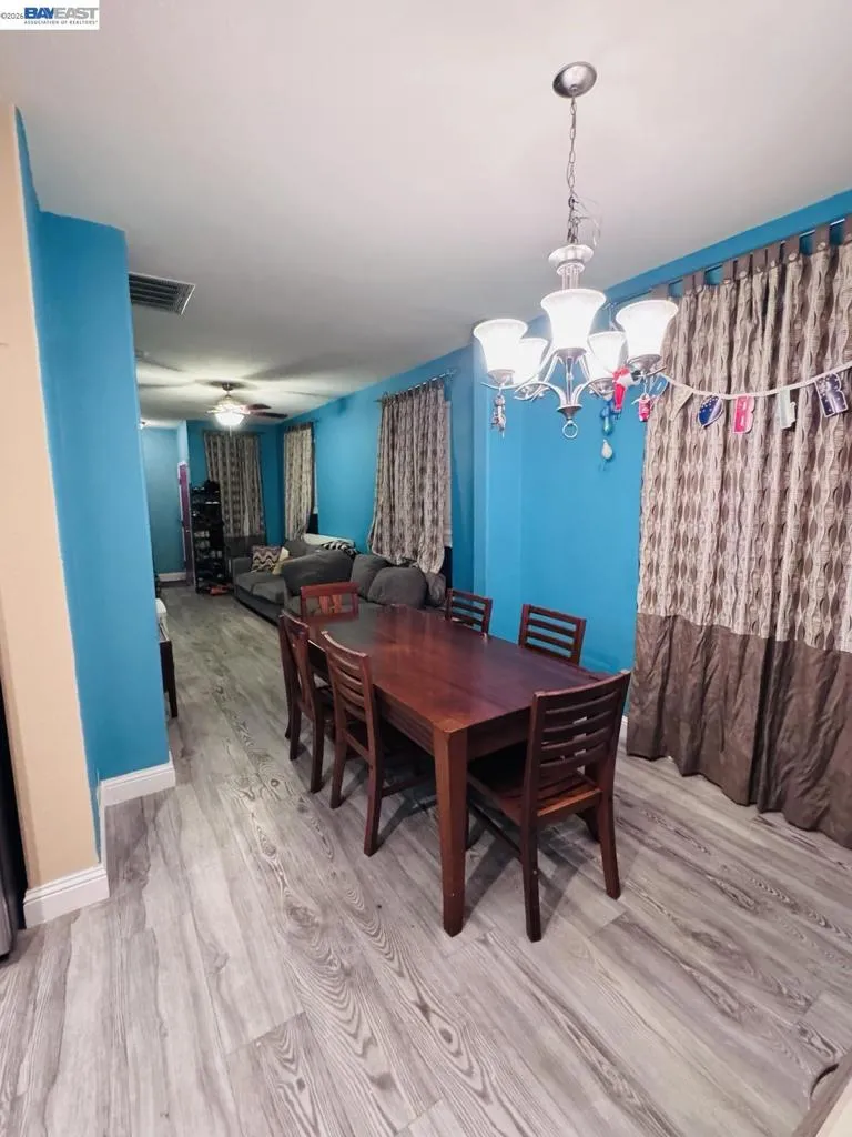 3015 E Bayshore Rd Redwood City, CA 94063