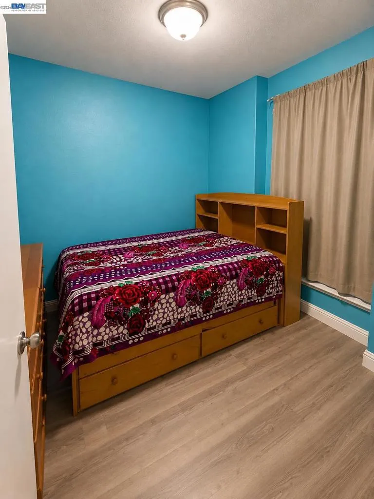 3015 E Bayshore Rd Redwood City, CA 94063