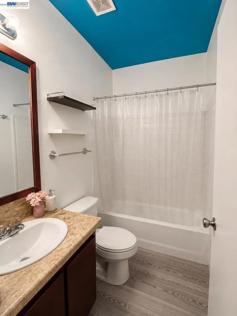 3015 E Bayshore Rd Redwood City, CA 94063