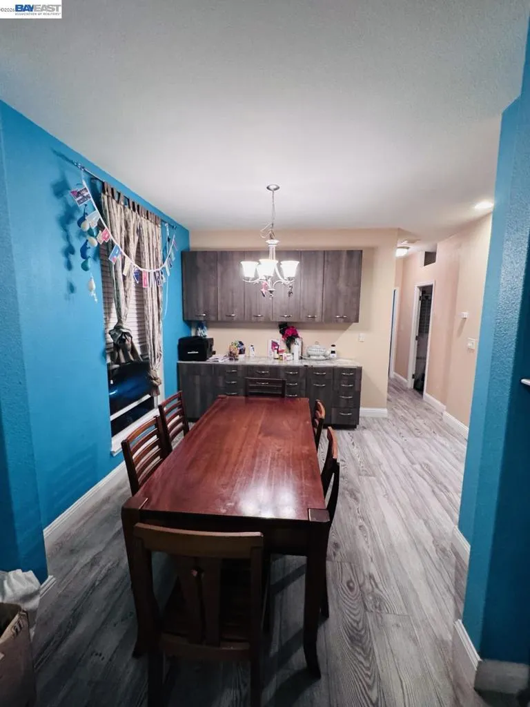 3015 E Bayshore Rd Redwood City, CA 94063