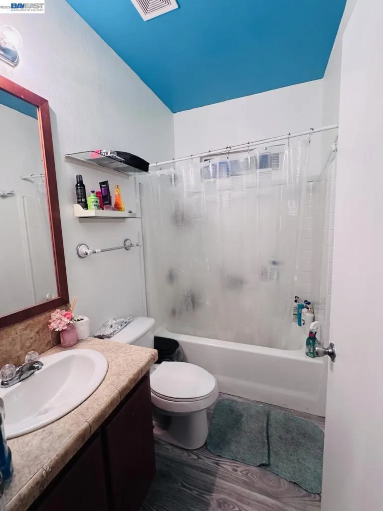 3015 E Bayshore Rd Redwood City, CA 94063