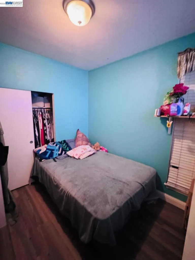 3015 E Bayshore Rd Redwood City, CA 94063