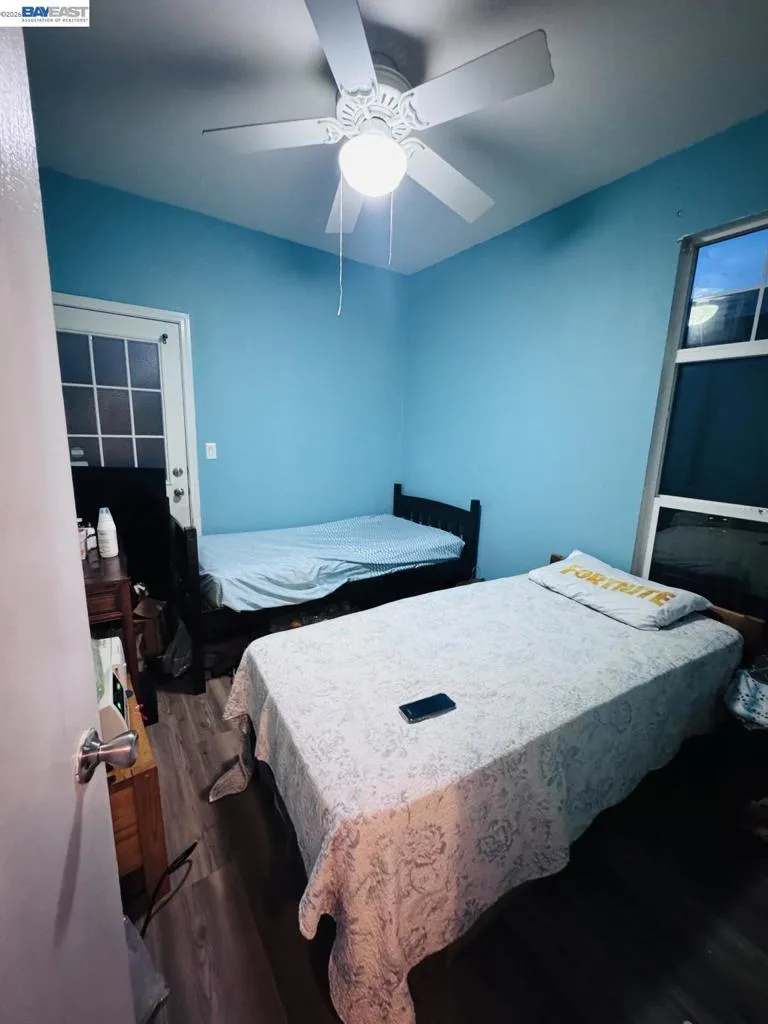 3015 E Bayshore Rd Redwood City, CA 94063