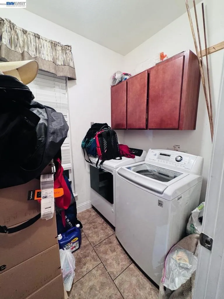 3015 E Bayshore Rd Redwood City, CA 94063