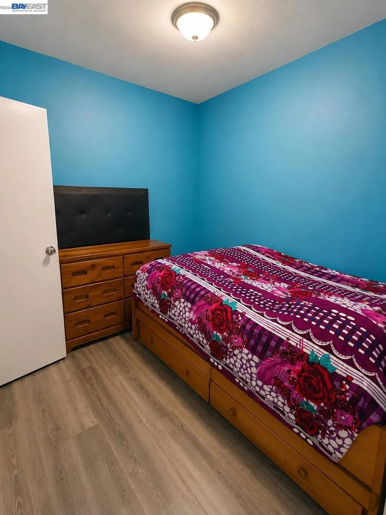 3015 E Bayshore Rd Redwood City, CA 94063
