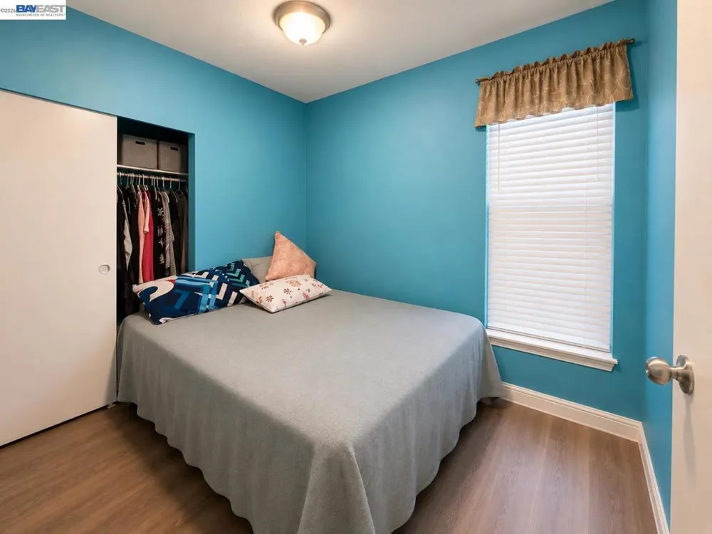 3015 E Bayshore Rd Redwood City, CA 94063