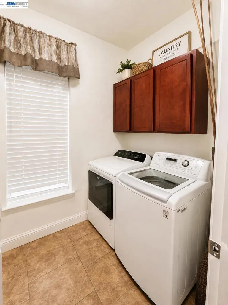 3015 E Bayshore Rd Redwood City, CA 94063