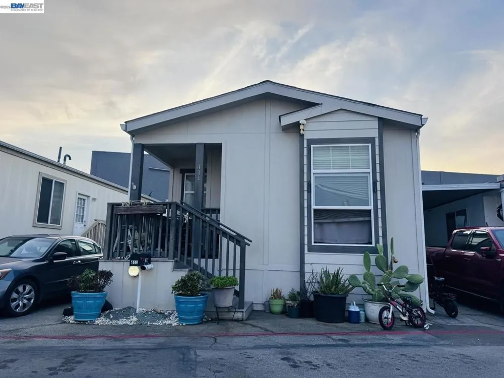 3015 E Bayshore Rd Redwood City, CA 94063