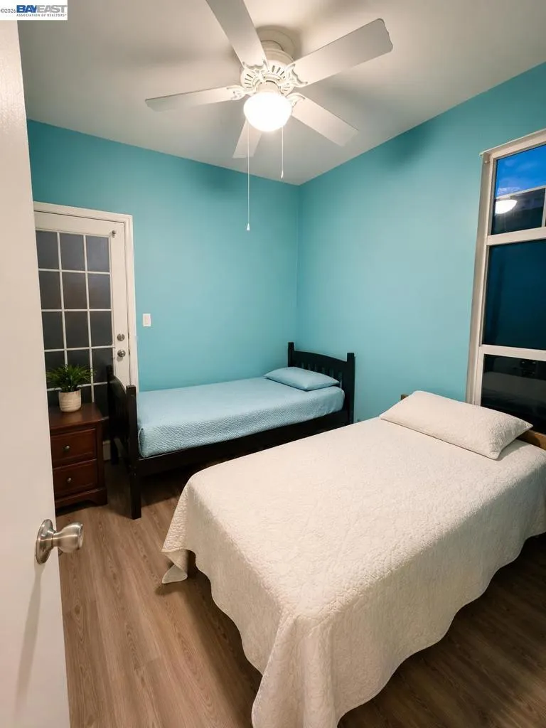 3015 E Bayshore Rd Redwood City, CA 94063