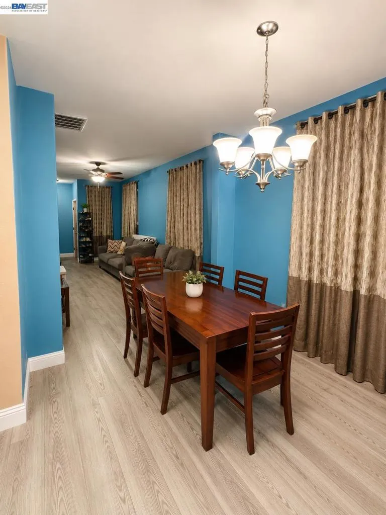 3015 E Bayshore Rd Redwood City, CA 94063