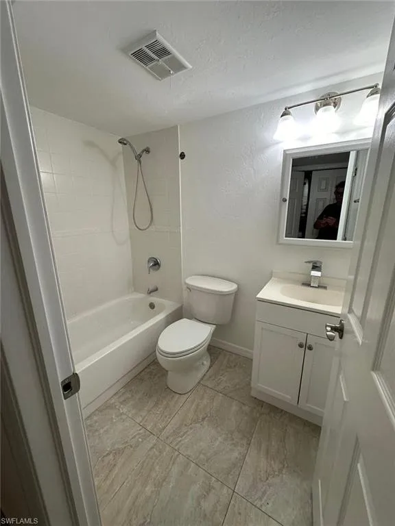 12642 KENWOOD LANE #B Fort Myers, FL 33907
