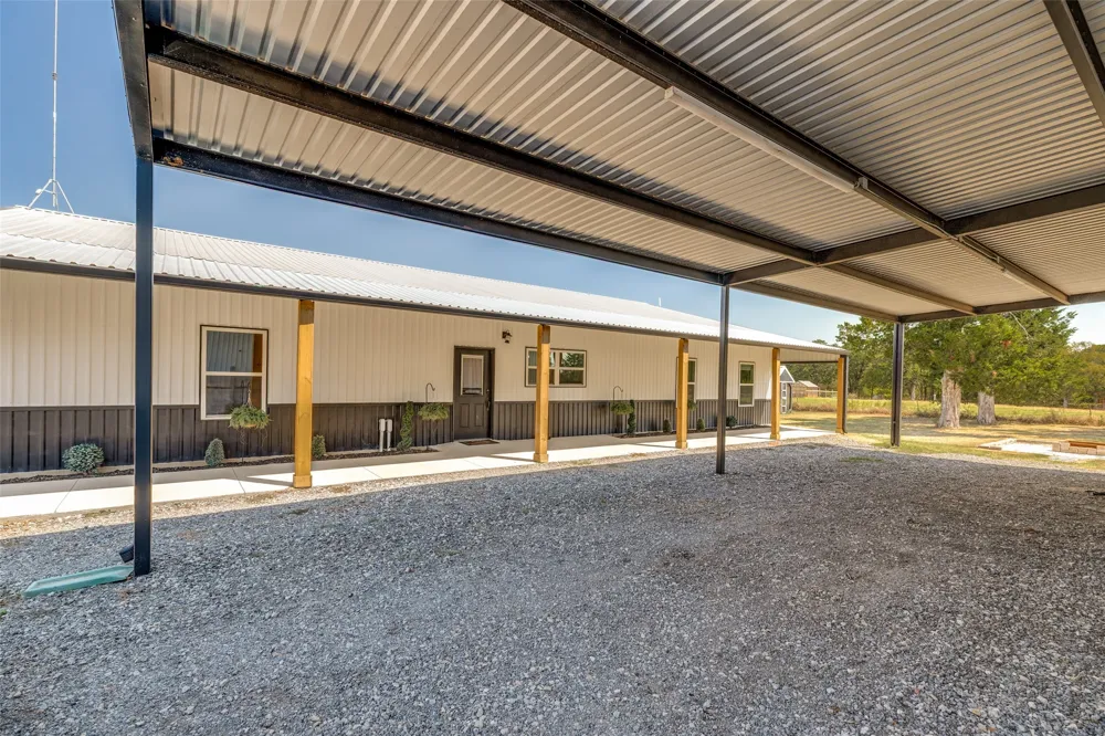 225 County Road 286 Collinsville, TX 76233