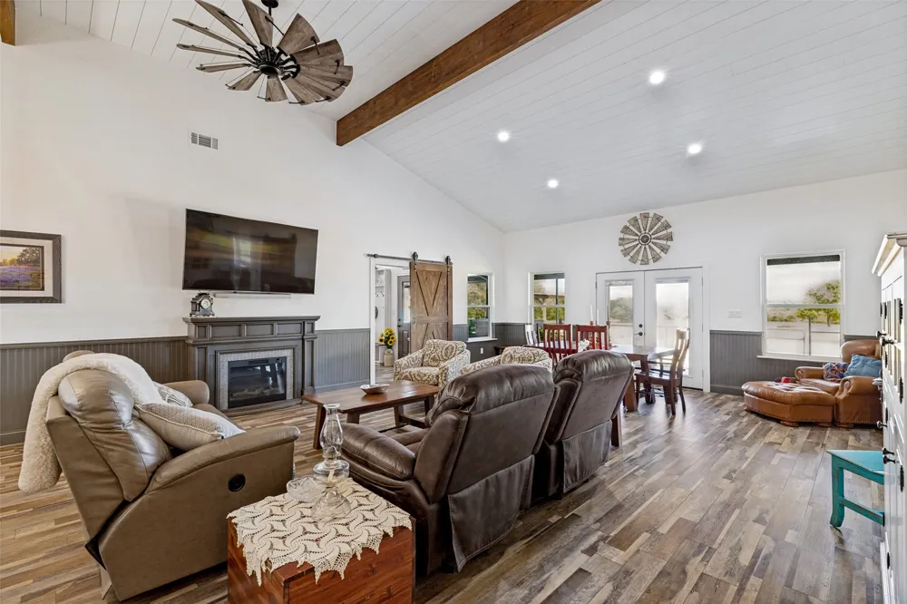 225 County Road 286 Collinsville, TX 76233