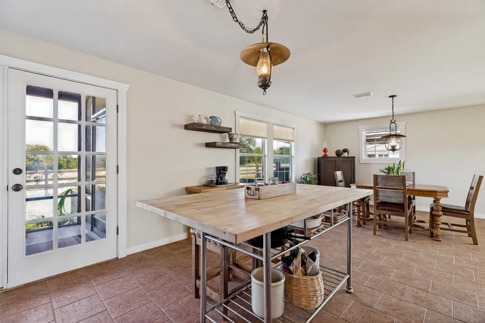225 County Road 286 Collinsville, TX 76233