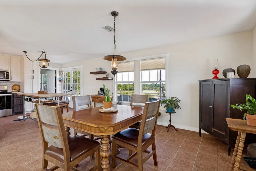 225 County Road 286 Collinsville, TX 76233
