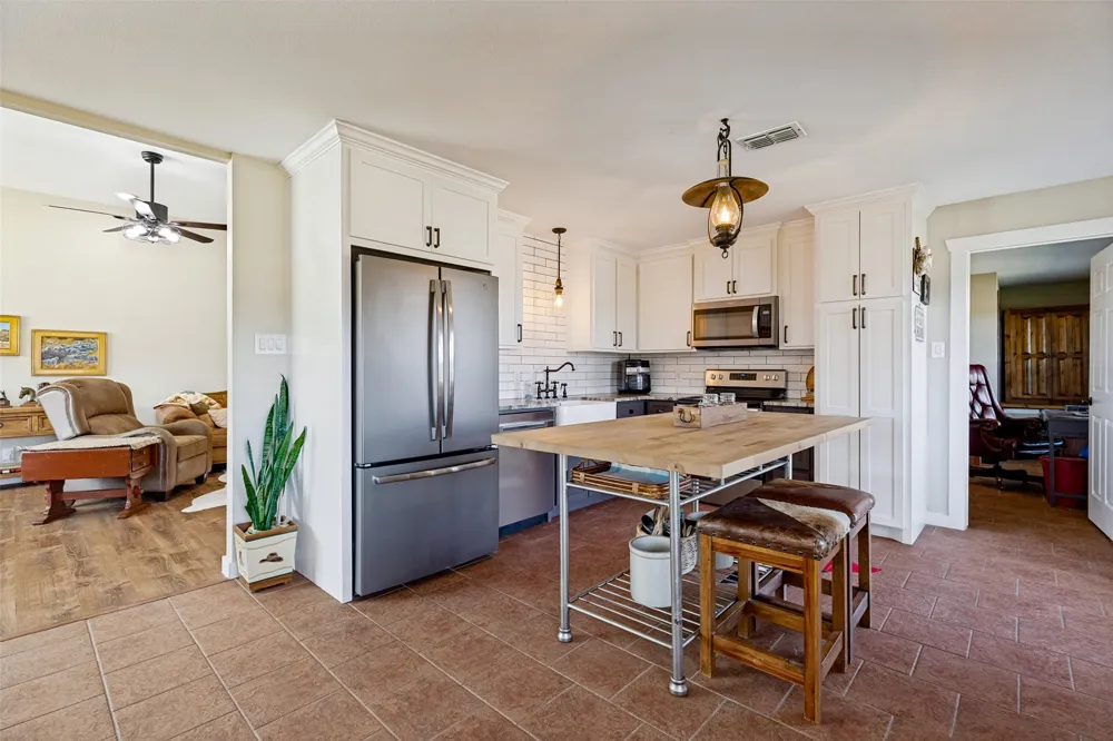 225 County Road 286 Collinsville, TX 76233