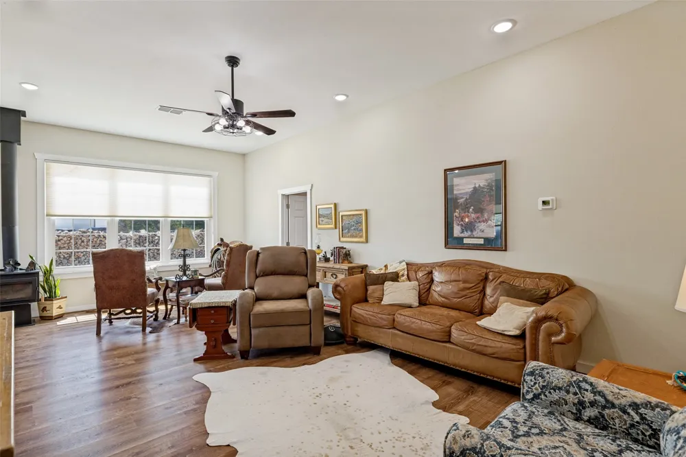 225 County Road 286 Collinsville, TX 76233