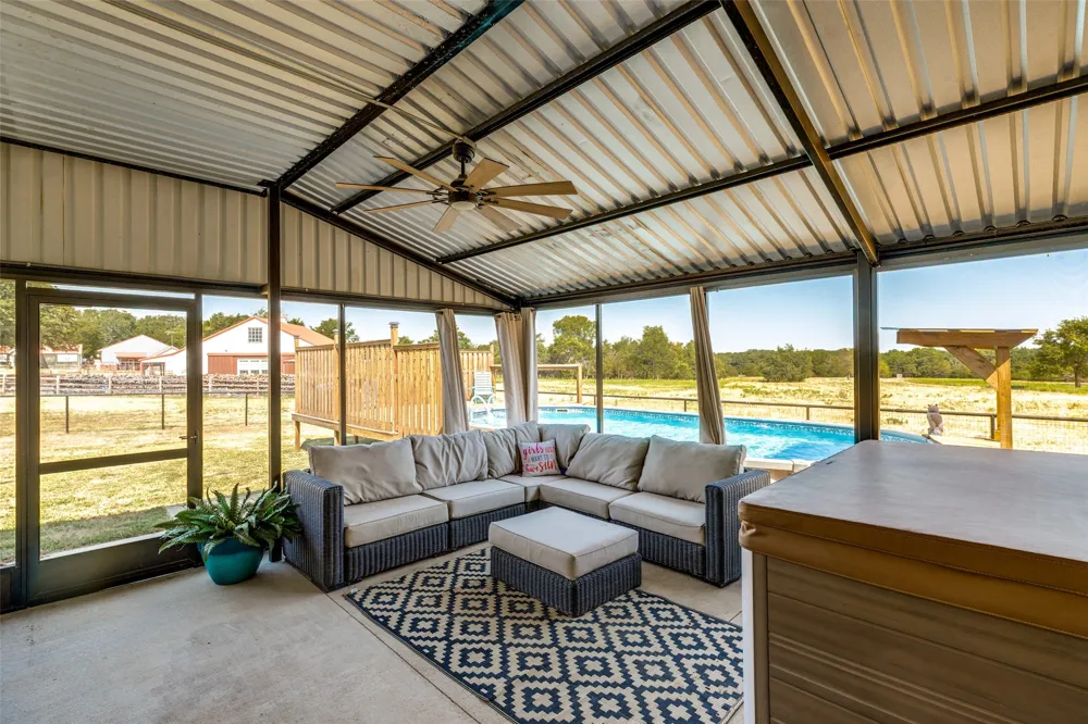 225 County Road 286 Collinsville, TX 76233