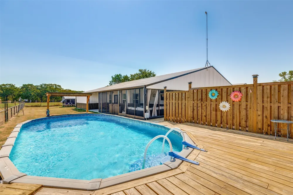225 County Road 286 Collinsville, TX 76233