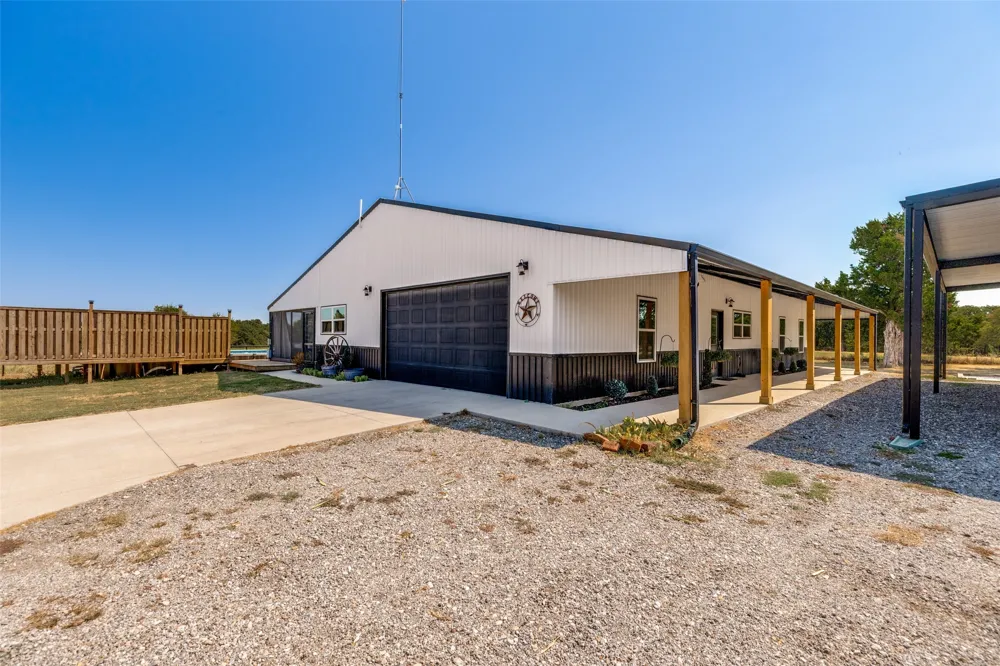 225 County Road 286 Collinsville, TX 76233