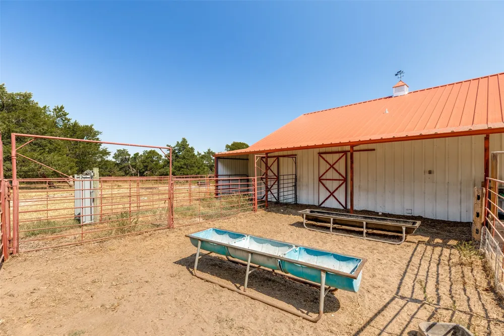 225 County Road 286 Collinsville, TX 76233