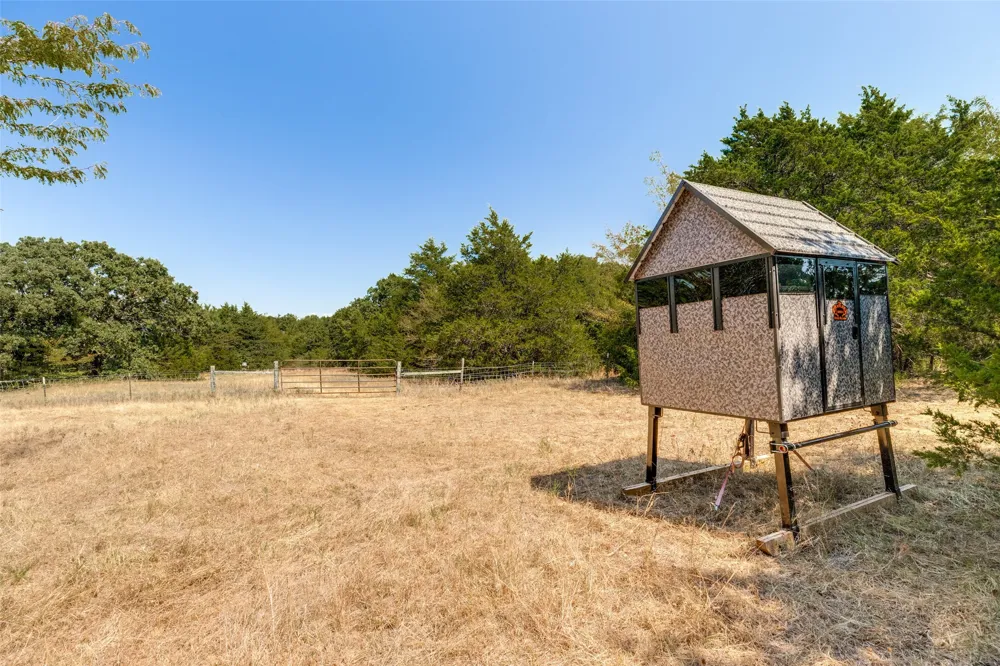 225 County Road 286 Collinsville, TX 76233