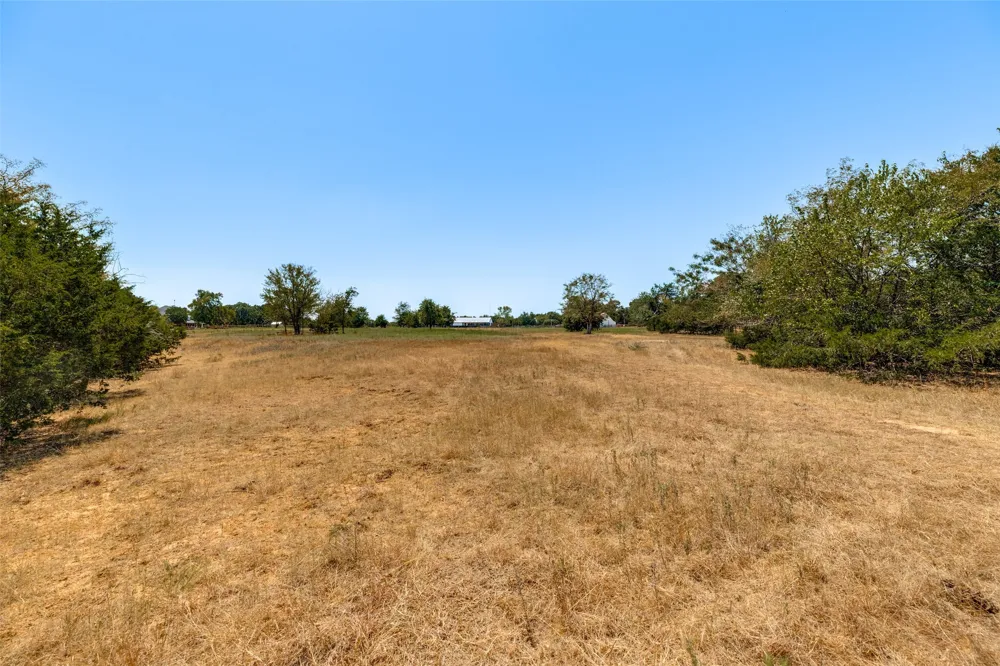 225 County Road 286 Collinsville, TX 76233