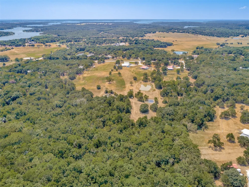 225 County Road 286 Collinsville, TX 76233