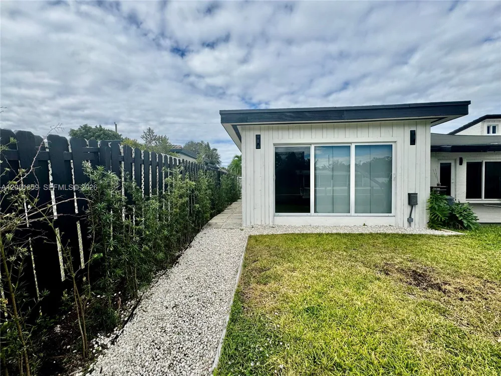 1720 SW 23rd Ave Fort Lauderdale, FL 33312