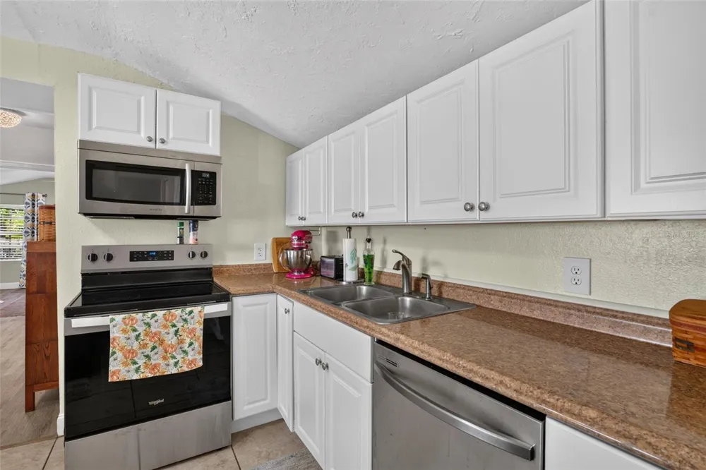 5161 RENA STREET St Petersburg, FL 33709