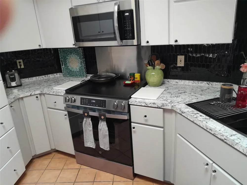 8057 DELAWARE DRIVE Weeki Wachee, FL 34607