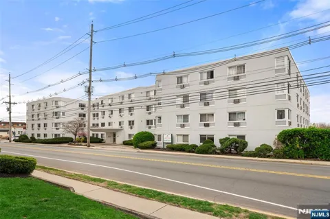 333 Grand Avenue 2M