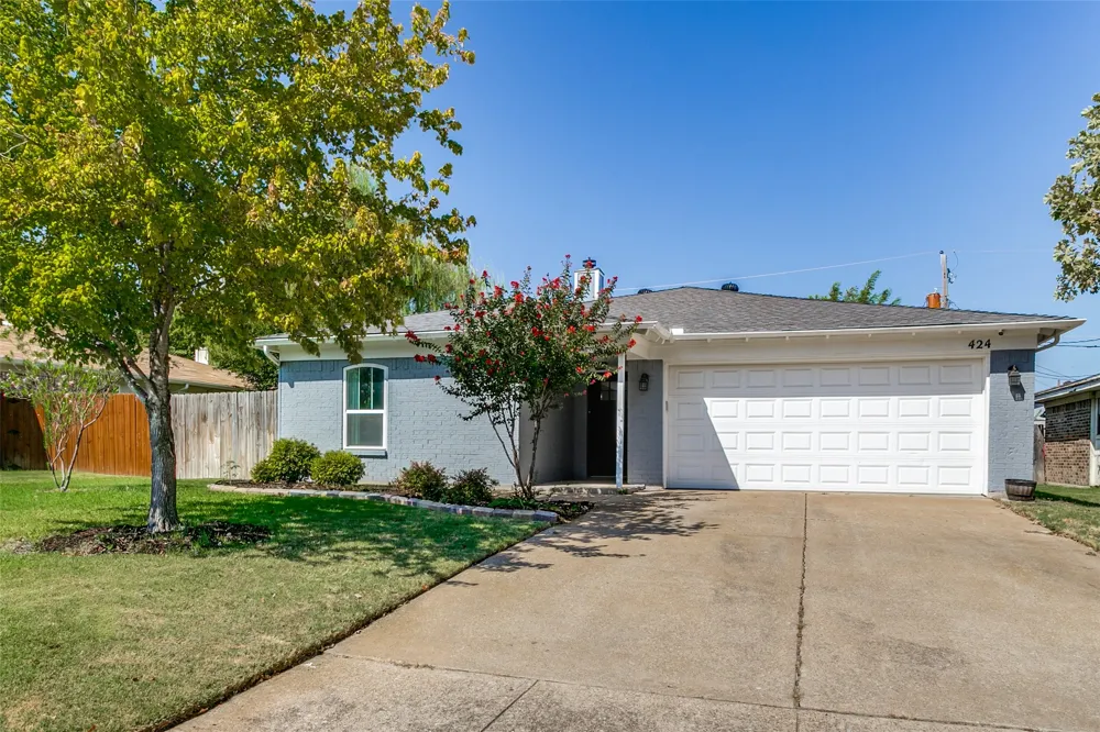 424 Allencrest Drive White Settlement, TX 76108