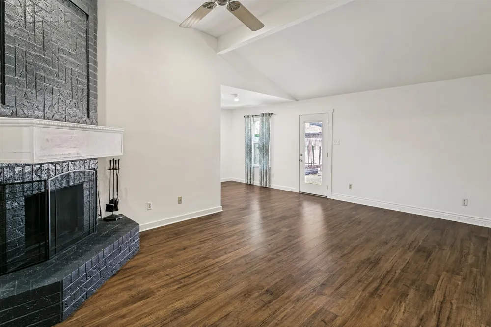 424 Allencrest Drive White Settlement, TX 76108